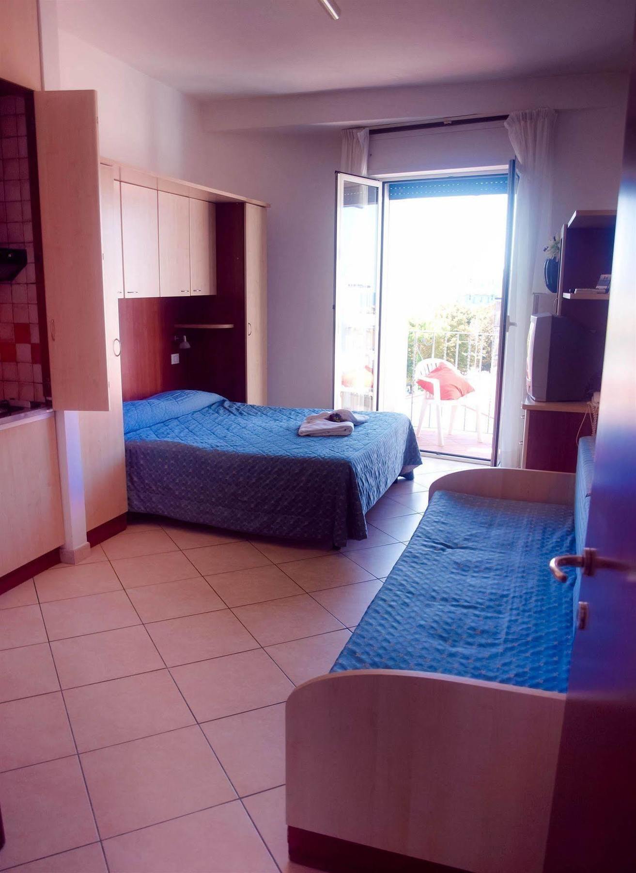 Aparthotel Mediterraneo 2*